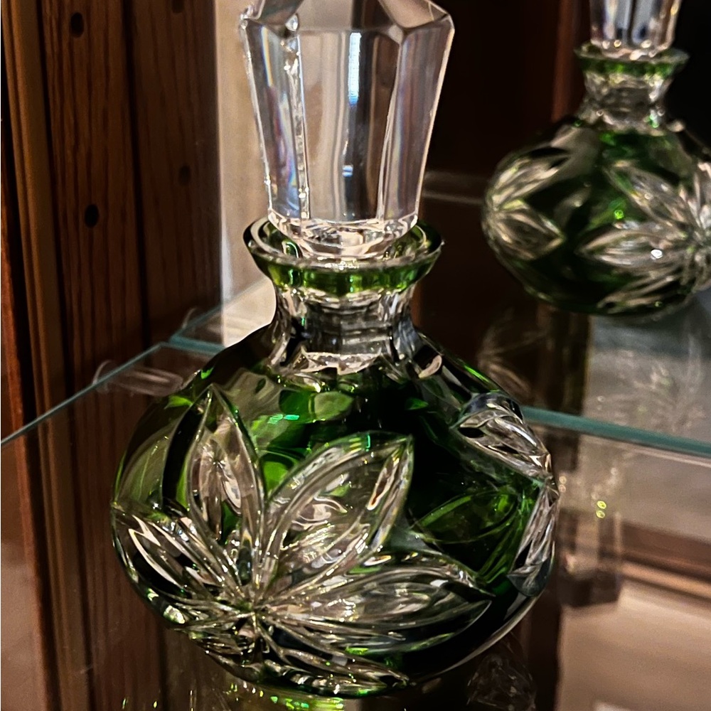 Elegant Green Crystal Art Glass Bottle